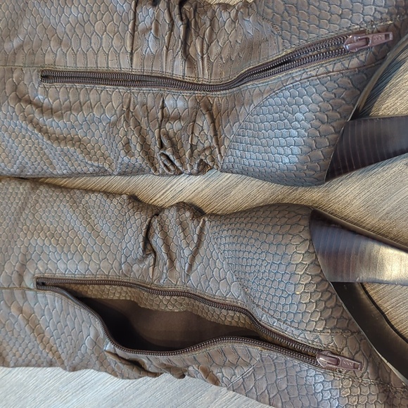 Carlos Santana Obsession Brown Snakeskin - Platform Knee-High Boots - 7 1/2 - Picture 7 of 12